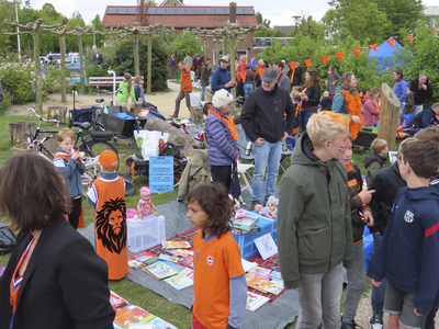 902319 Afbeelding van de kindervrijmarkt in de Dorpstuin bij de Rijksstraatweg te De Meern (gemeente Utrecht), ...